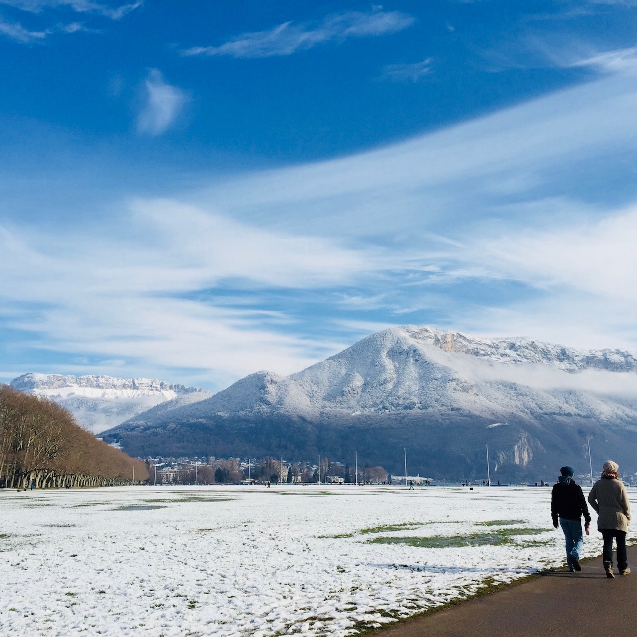 12 on ne part pas en randonnée avec un sac vide - On ne part pas en randonnée en montagne avec un sac lourd. estime de soi, conseil bonheur, conseil bien-être, confiance en soi, bonheur, blog bonheur, blog bien-être, bien-être, acceptation de soi