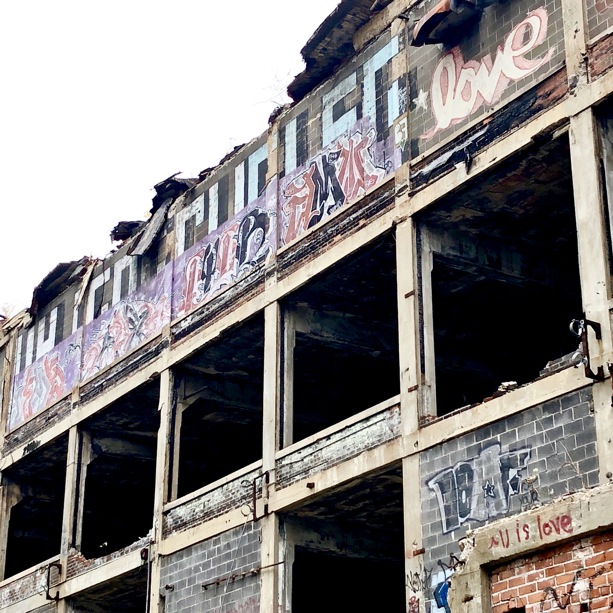 facade serie 3 - Les aventuriers de l'usine perdue