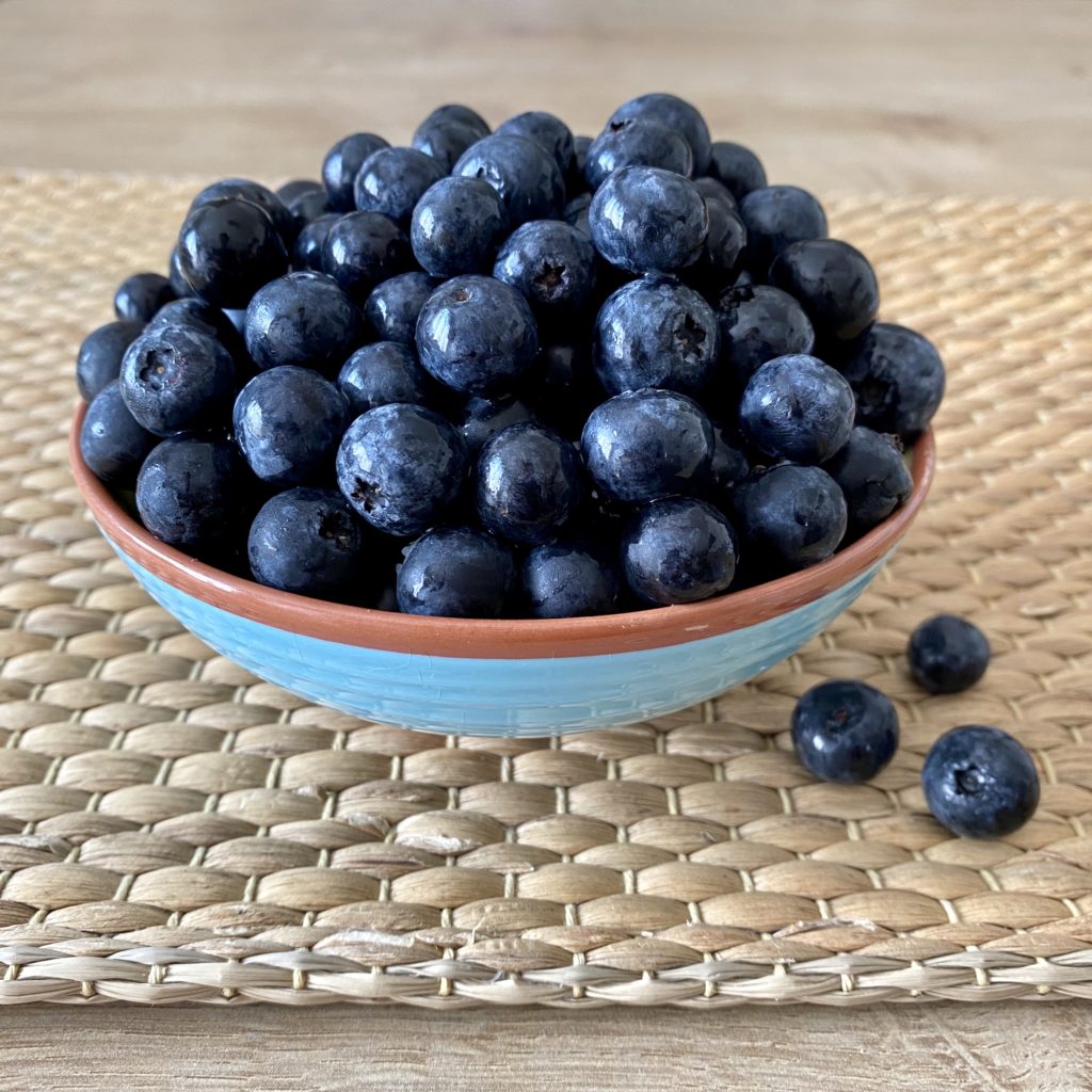 Pour ne pas que ta santé ait le blues, passe aux baies bleues.