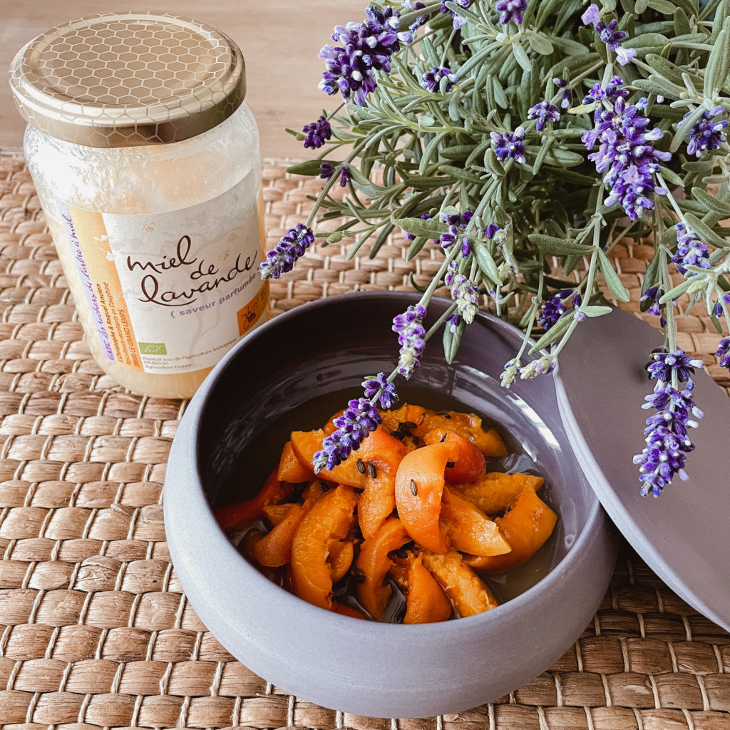 Apricot and lavender, when the south of France invites itself on your plate.