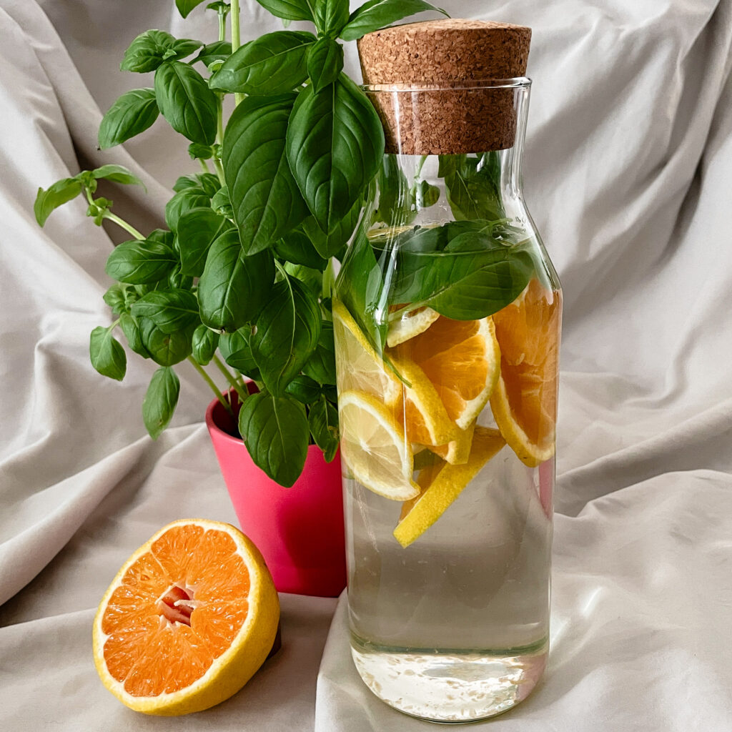 Freshness and fruit infused water for the end of summer (express)